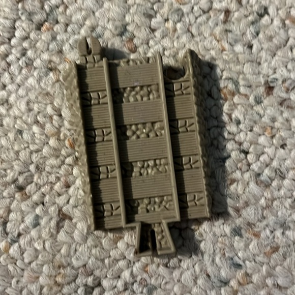 Thomas the tank engine, 2 piece transition between blue and brown track - Picture 3 of 3